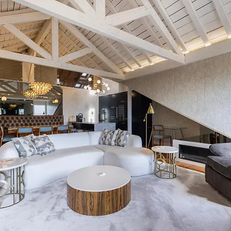 Luxury Duplex W/ River View By Lovelystay