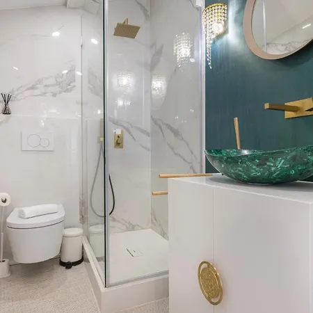 Luxury Duplex W/ River View By Lovelystay *